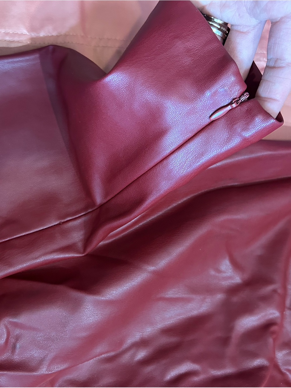 Zara High-Waist Faux Leather Slim Pants in Burgundy size M size 28" - Picture 4 of 5